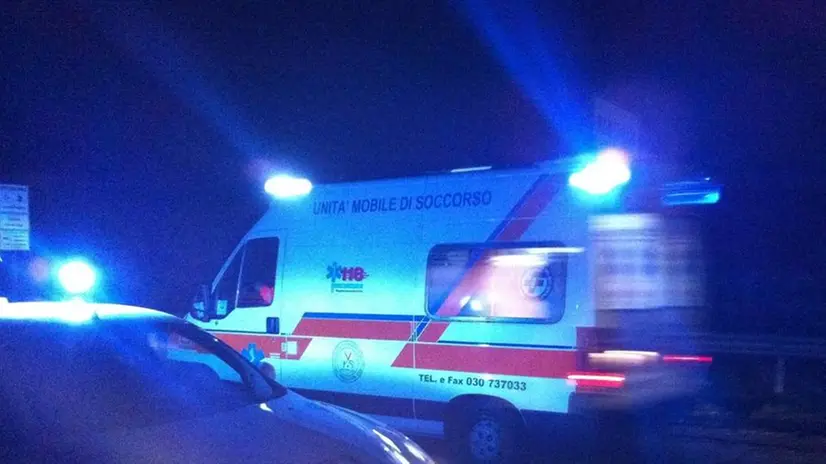 Il 18enne è stato portato in codice rosso in ospedale a Bergamo