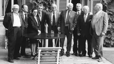 Alla cene: Sbardellati (il primo a sinistra) durante un ritrovo periodico con l’Avvocato e amici