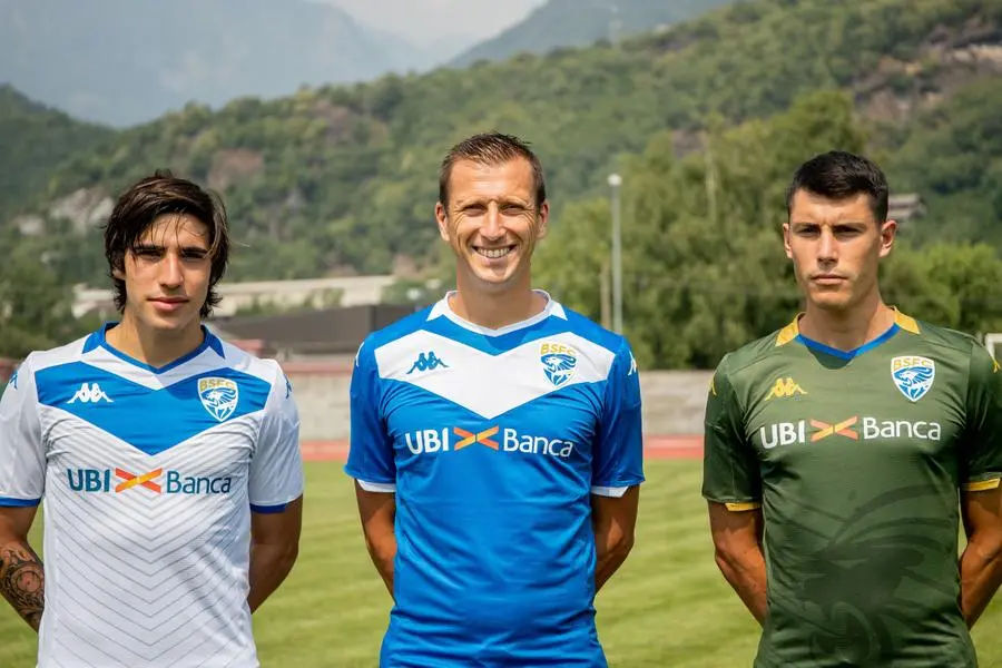 La presentazione delle nuove maglie del Brescia Calcio