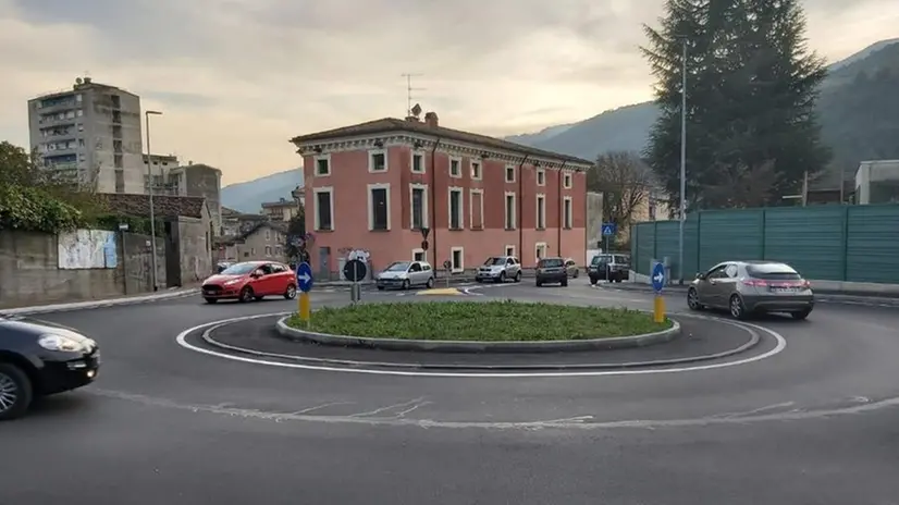 La nuova rotatoria in zona via Verdi a Sarezzo - © www.giornaledibrescia.it