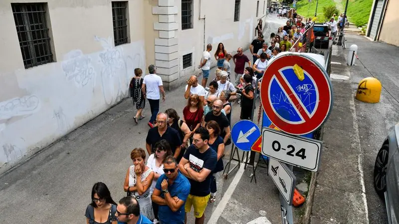 Camera ardente al Teatro Santa Chiara per Nadia Toffa