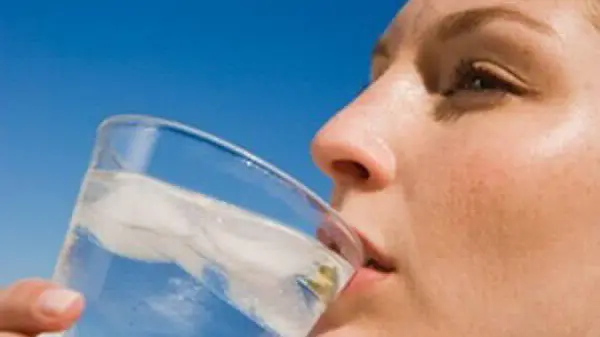 Bere aiuta a prevenire i malanni di stagione