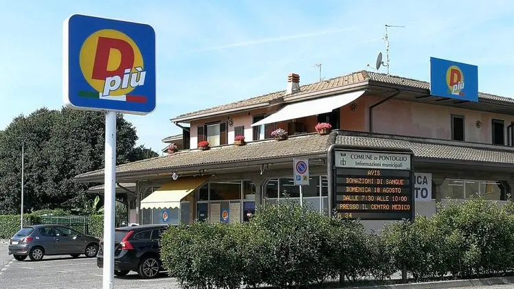 Il supermercato Dpiù di Pontoglio preso di mira dai due giovani rapinatori - © www.giornaledibrescia.it