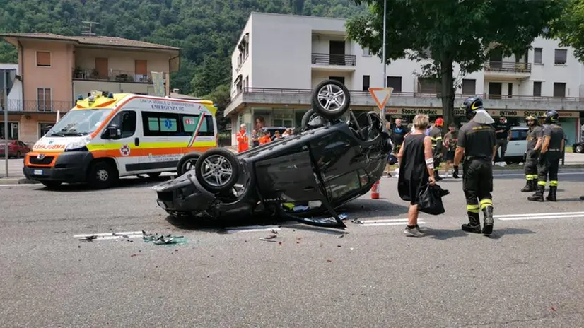 Incidente con ribaltamento a Gardone Valtrompia