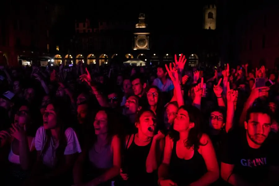 Pinguini Tattici Nucleari in piazza Loggia