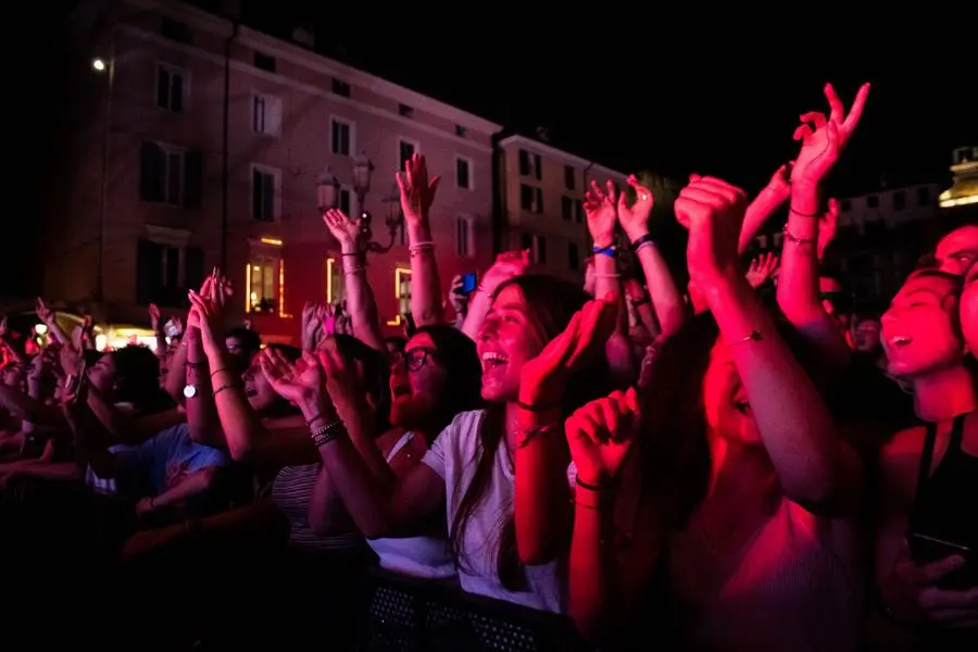 Pinguini Tattici Nucleari in piazza Loggia