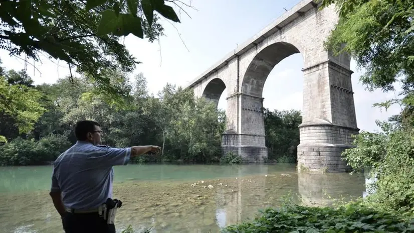 Corpo senza vita nell'Oglio