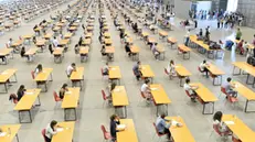 Studenti impegnati nei test d'ingresso (archivio) - © www.giornaledibrescia.it