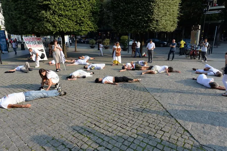 Il flash mob per ricordare Hiroshima