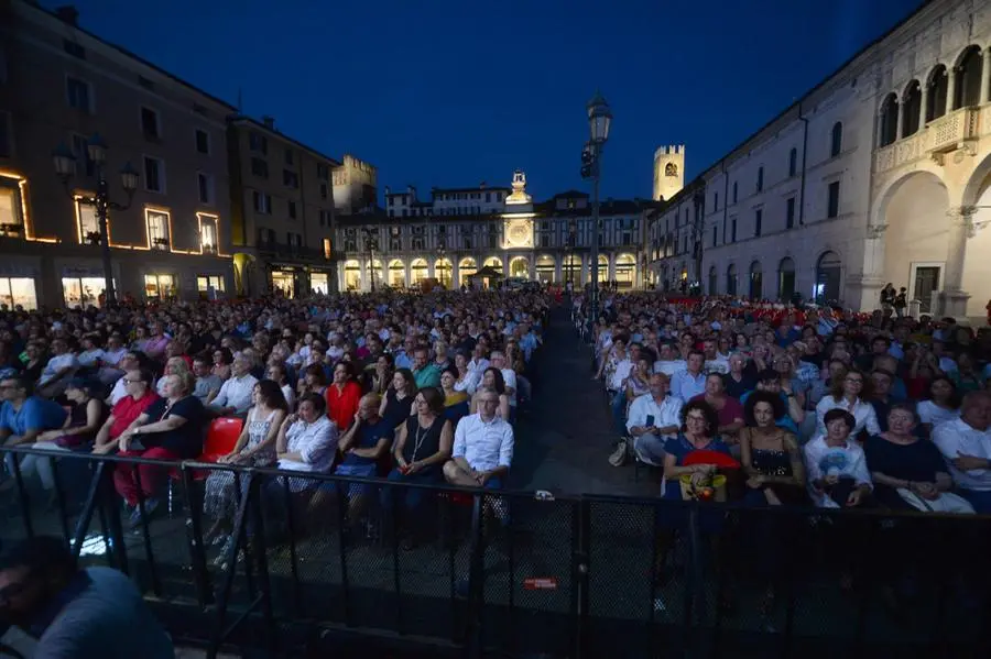 Roberto Vecchioni in concerto in piazza Loggia
