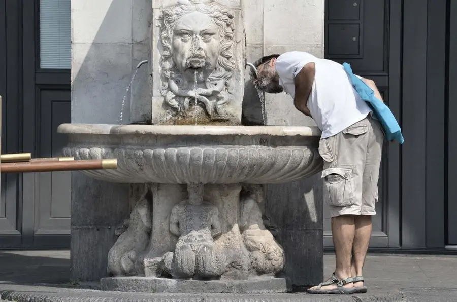 Il caldo e l'afa soffocano la città