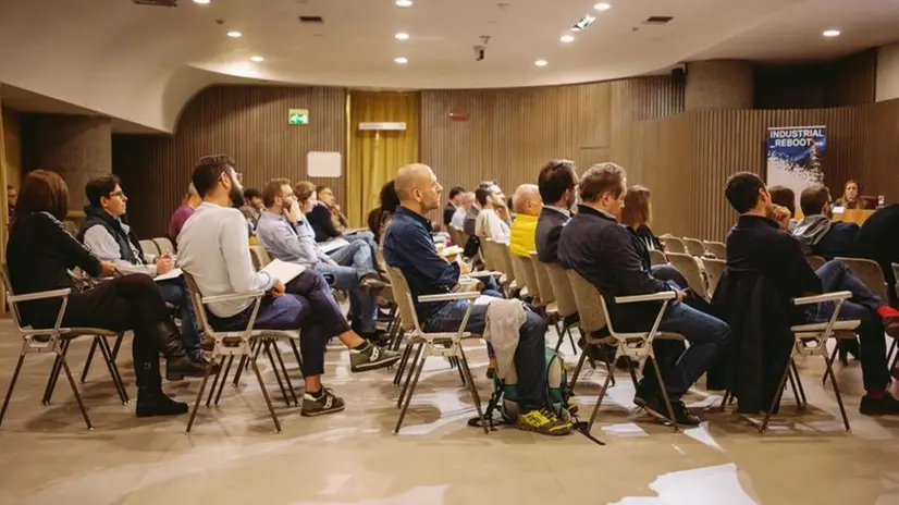 Pubblico in ascolto al primo incontro con «Industrial Reboot»