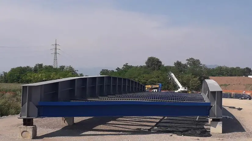 L'enorme struttura in acciaio del nuovo ponte