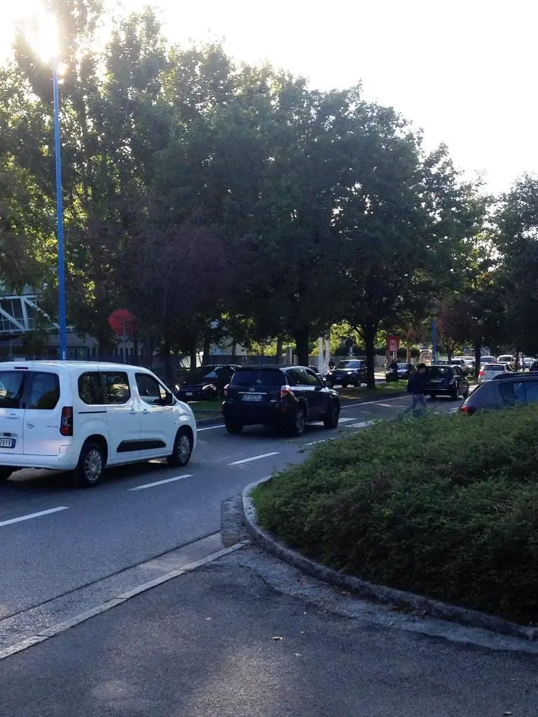 Traffico in tilt in zona Rigamonti