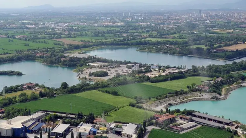 Il laghetto della Nuova Beton, futuro pezzo del parco - Foto © www.giornaledibrescia.it