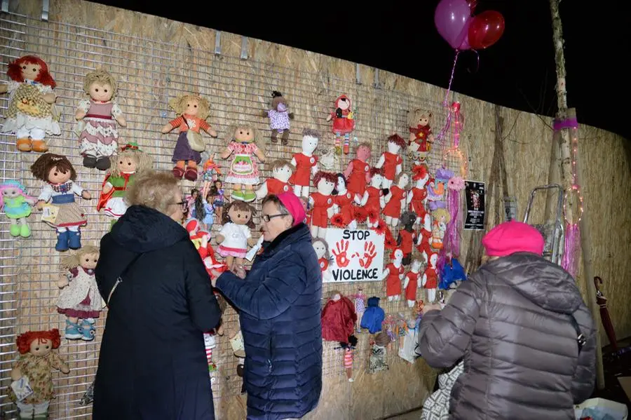 Il muro delle bambole a Brescia