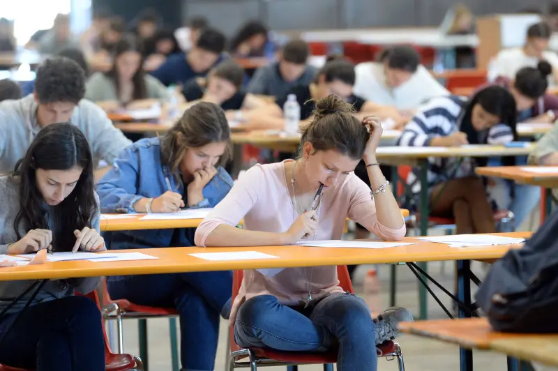 Studenti impegnati nei test d'ingresso (archivio) - © www.giornaledibrescia.it