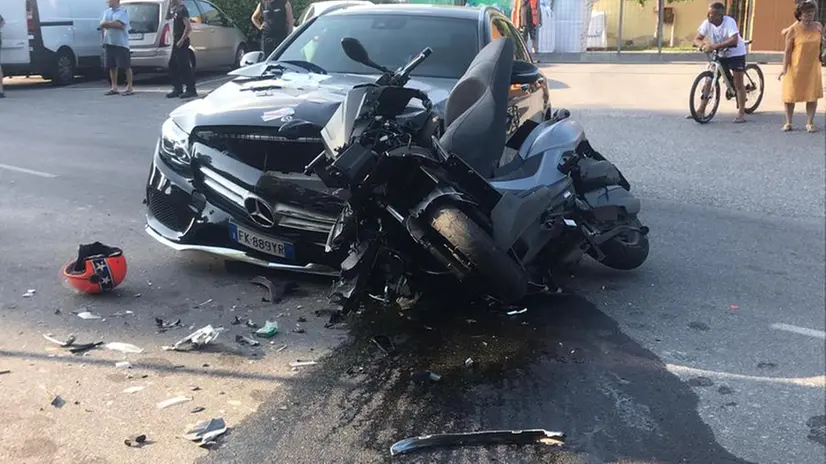 Il terribile schianto tra auto e scooter a Polpenazze