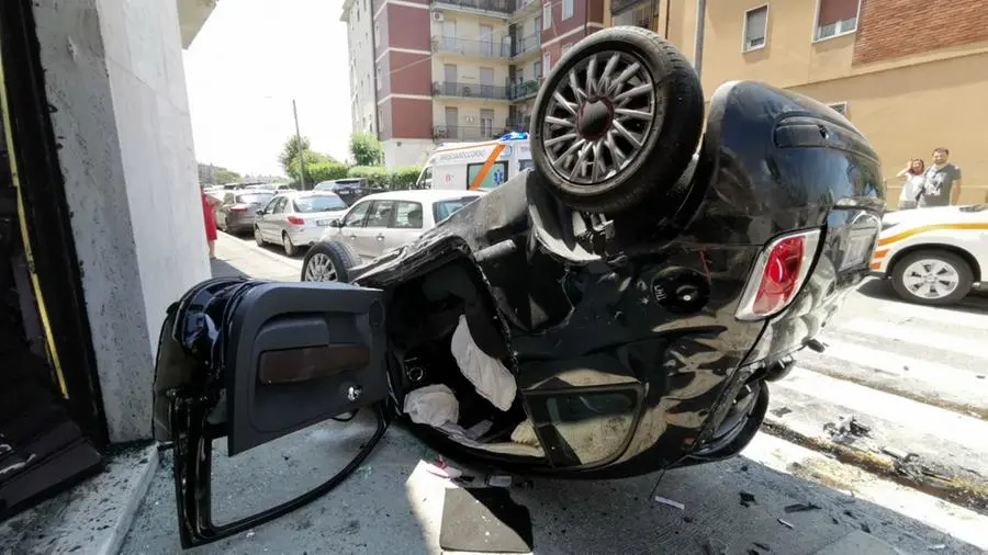 Lo schianto all'incrocio tra via del Carso e via Bissolati in città
