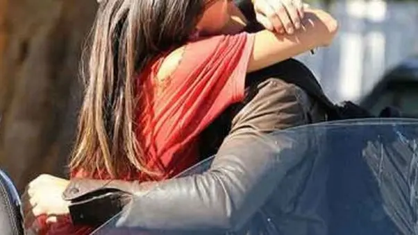 Raggirato con la tecnica dell'abbraccio - © www.giornaledibrescia.it