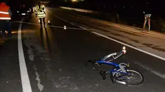 La bicicletta della vittima rimasta a terra durante i rilievi svolti dalla Polizia Stradale - Foto Gabriele Strada /Neg © www.giornaledibrescia.it