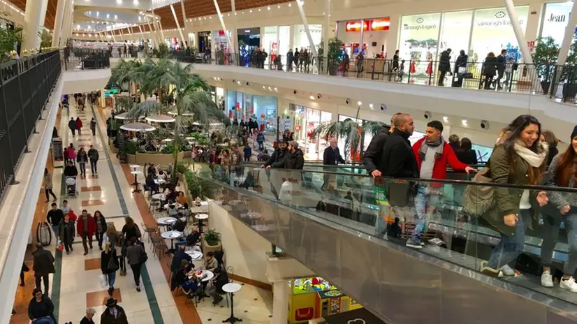 L'interno del centro commerciale Il Leone © www.giornaledibrescia.it