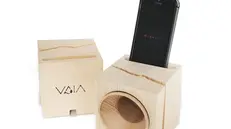 L'amplificatore Vaia Cube realizzato in legno di abete rosso dalla startup trentina - Foto tratta da www.vaiawood.eu