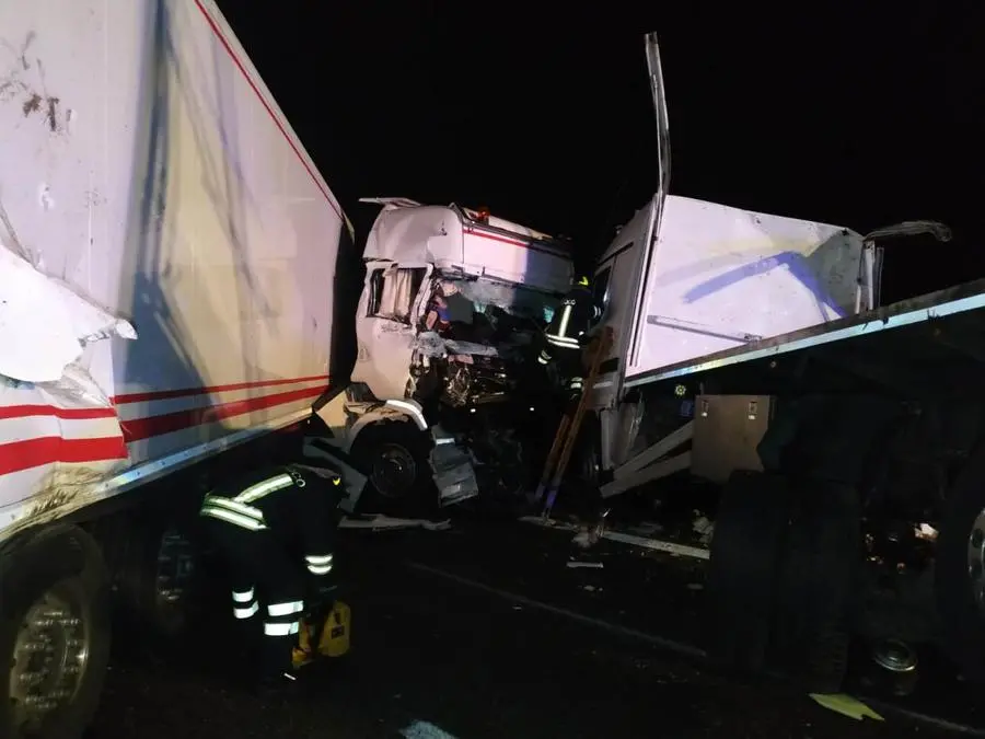 Schianto in A21, i primi soccorsi con l'arrivo dell'eliambulanza