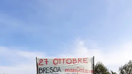 Uno degli striscioni usati per lanciare la manifestazione