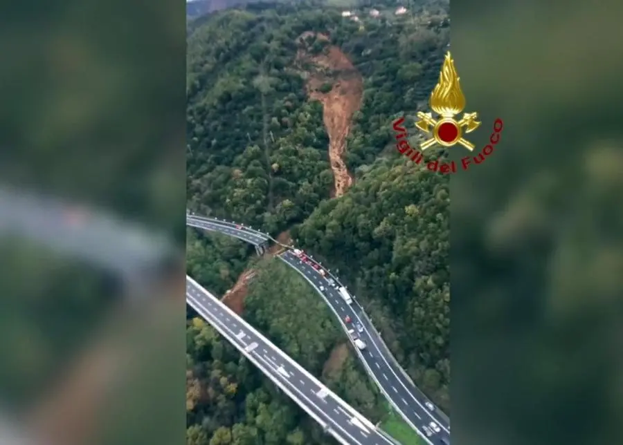 Maltempo, crolla un viadotto sulla Torino-Savona