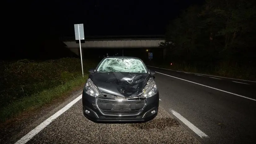 L'auto rimasta coinvolta nell'incidente in cui è morta una ventiduenne - Foto Marco Ortogni/Neg © www.giornaledibrescia.it