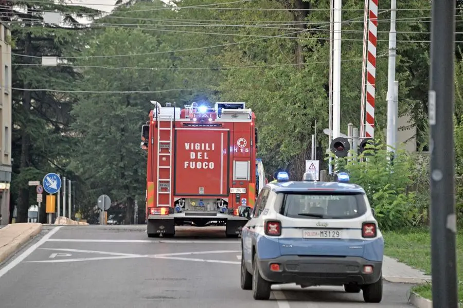 Una donna ha perso la vita sui binari in via Cremona