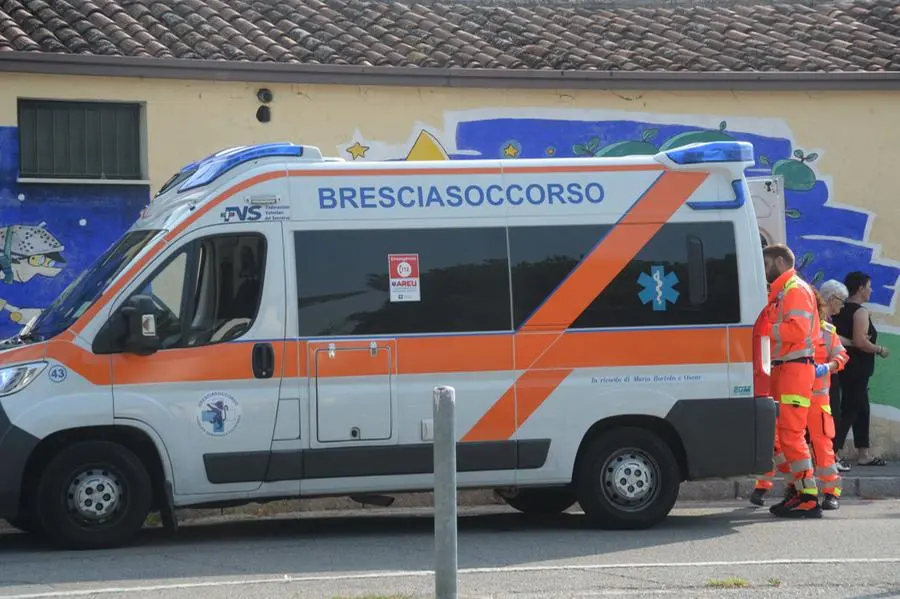 Soccorsi in campo in via Sant'Orsola a Brescia