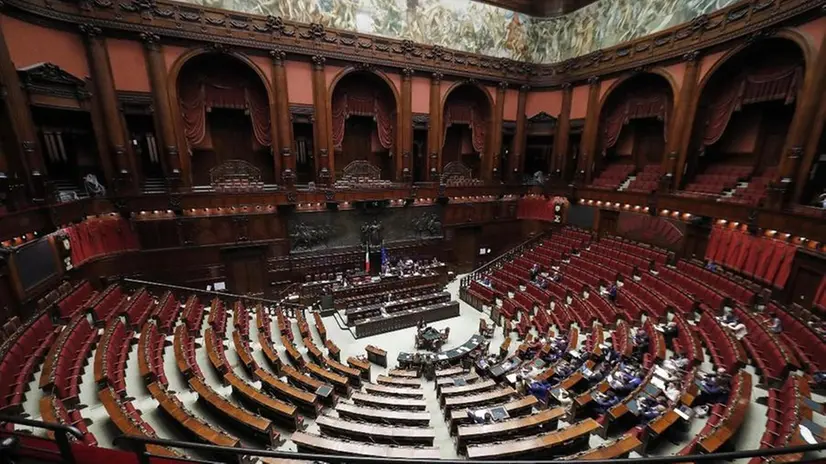 L'Aula della  Camera durante la discussione generale sul ddl costituzionale per il taglio dei parlamentari - Foto Ansa/Riccardo Antimiani © www.giornaledibrescia.it