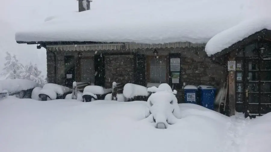 Troppa neve e pericolo valanghe: strade chiuse per il Bazena