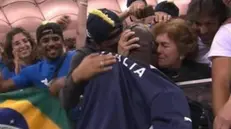 Mario Balotelli abbraccia la madre