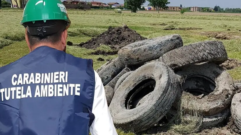 I carabinieri del Noe hanno portato alla luce rifiuti sotterrati da anni