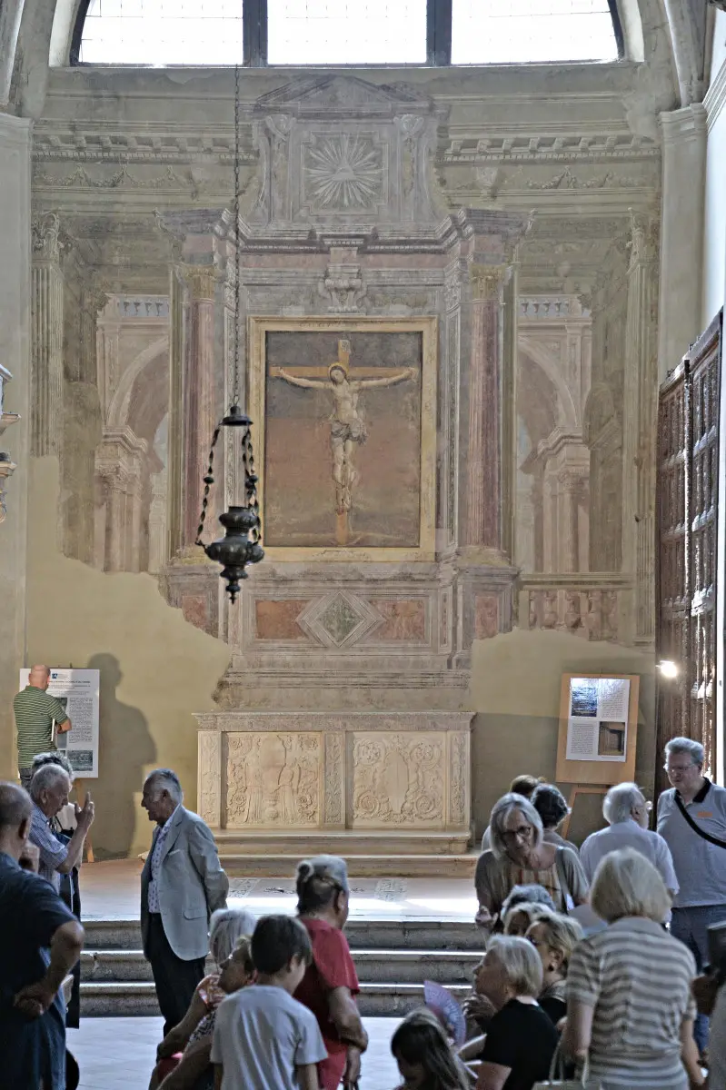 L'altare Averoldi nella chiesa del Carmine