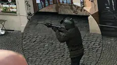 Il fermo immagine di un video in cui si vede l'attentatore di Halle