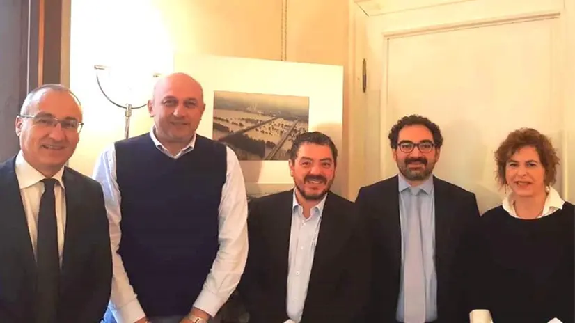 Fabrizio Scuri (presidente Centro Padane), Rosolino Azzali (vicepresidente Provincia Cremona), Samuele Alghisi (presidente Provincia Brescia), Andrea Daconto (Cda Centro Padane) e Bruna Gozzi (Cda Centro Padane).