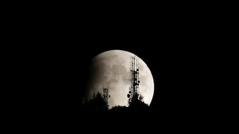 I vostri scatti dell'eclissi parziale di Luna
