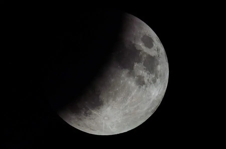 I vostri scatti dell'eclissi parziale di Luna