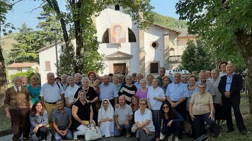 Il gruppo di sirmionesi presenti alla cerimonia - © www.giornaledibrescia.it