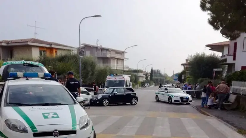 La donna era stata travolta da un’auto in sosta che era stata tamponata in via Di Vittorio - © www.giornaledibrescia.it