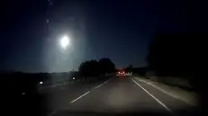 Un fermo immagine di uno dei video del meteorite che circolano sui social