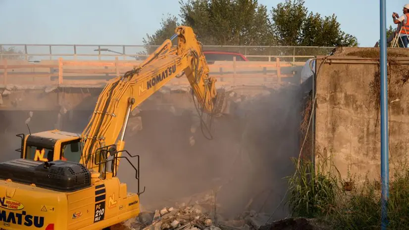 Via Ghislandi, ruspe in azione