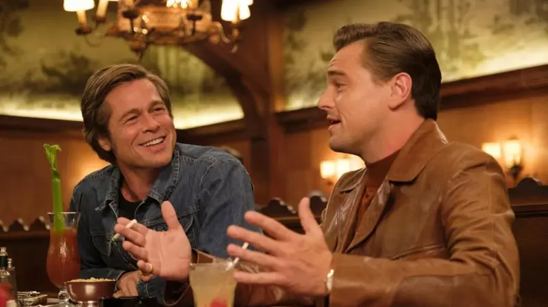 Brad Pitt e Leonardo DiCaprio sul set del film