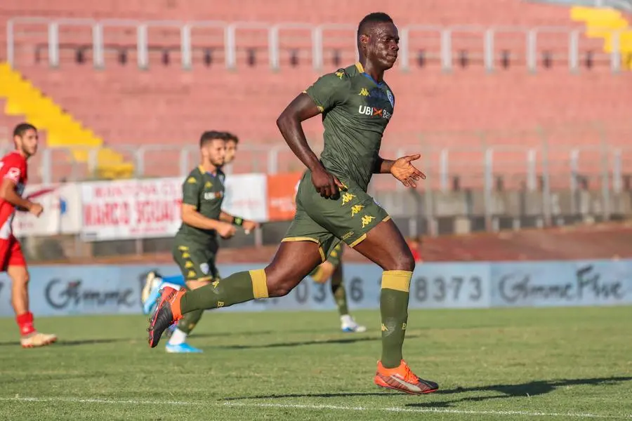 Mario Balotelli in campo con la maglia del Brescia