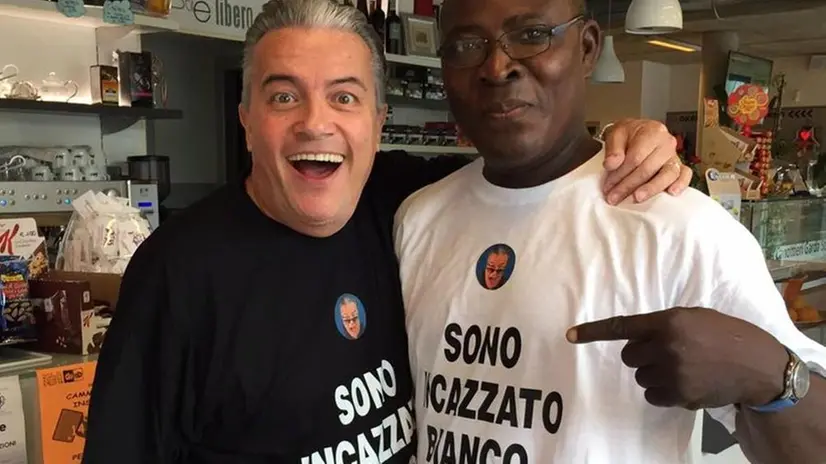 Con Brunetto. James, il barzellettiere Bruno di Salò e le t-shirt eloquenti