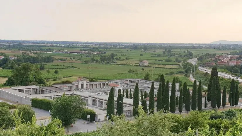 Il cimitero di Gussago, dove sono stati registrati i furti - © www.giornaledibrescia.it